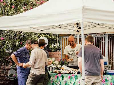 Gazebo pieghevole al mercatino