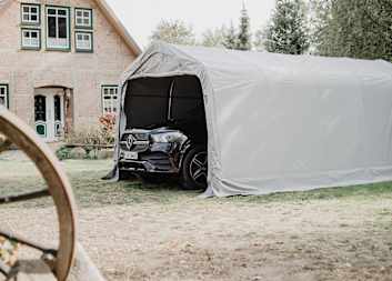 Tenda garage per moto in autunno