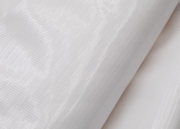 Applicare la colla sui teloni