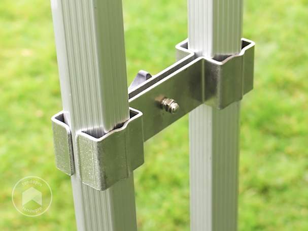 I connettori per tende forniscono una stabilità extra e assicurano un distanziamento ottimale