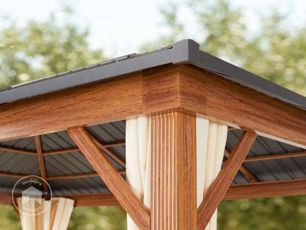 gazebo finto legno con tetto rigido
