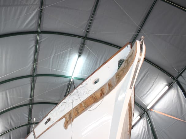 Come riporre una barca sotto una tenda garage