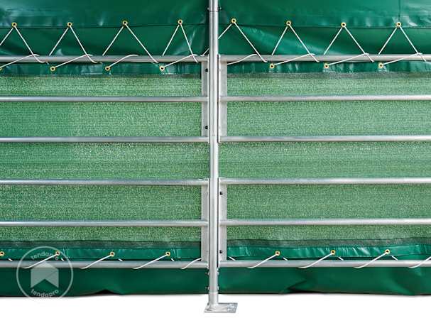 Reti paravento per box cavalli in materiali resistenti