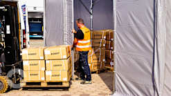 Container-Überdachung als praktisches Reifenlager